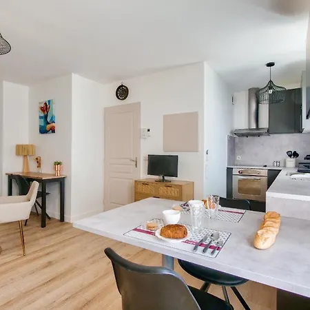 A 150m Du Port De St-martin-de-re, Pour 2