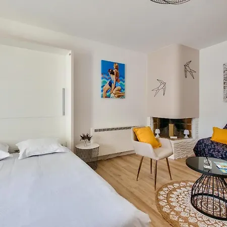 A 150m Du Port De St-martin-de-re, Pour 2 Apartment *