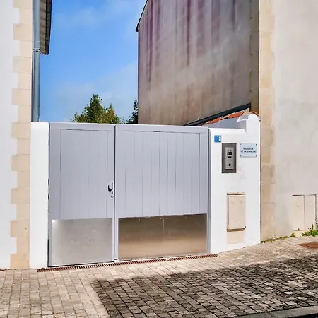 Apartament A 150m Du Port De St-martin-de-re, Pour 2