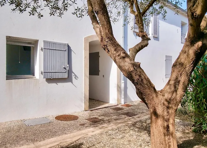 à 150m Du Port De St-martin-de-ré, Pour 2 *